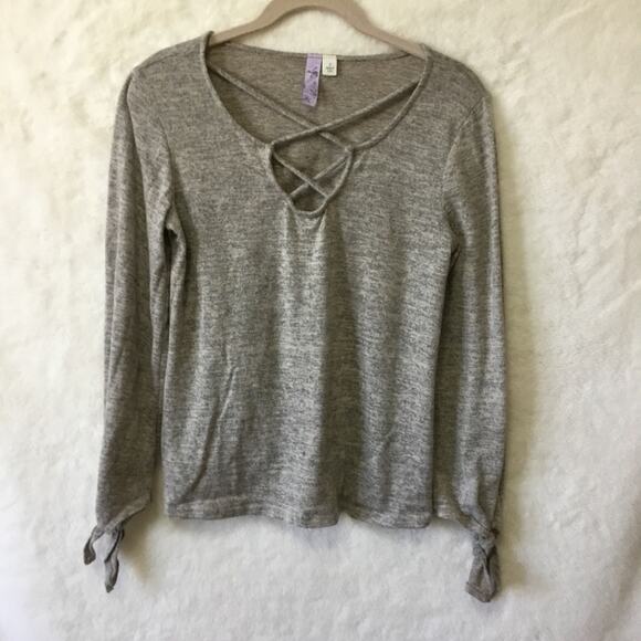 Alya Gray Long Sleeve Top - Picture 2 of 6